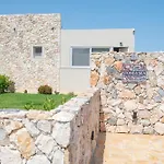 Stone And Sea Retreat Serenity- Modern Stone コス・タウン