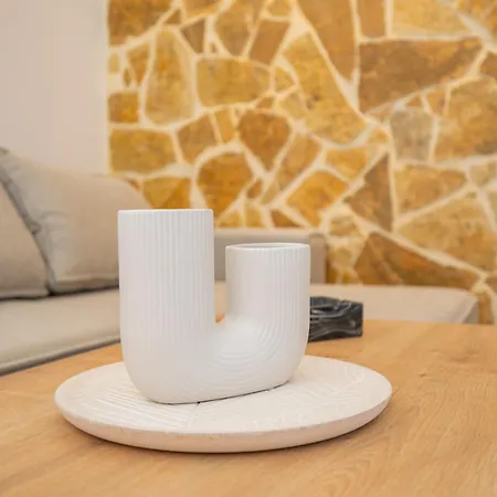 Semesterbostad Stone And Sea Retreat Serenity- Modern Stone *